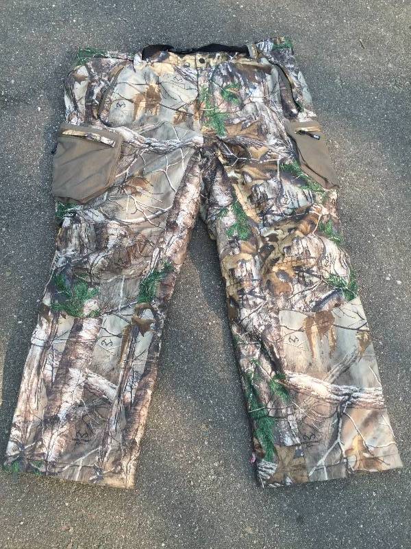 lot 56 image: Guide Series Camo Pants