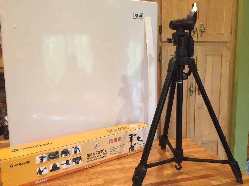 lot 62 image: Vanguard Aluminum Alloy Tripod
