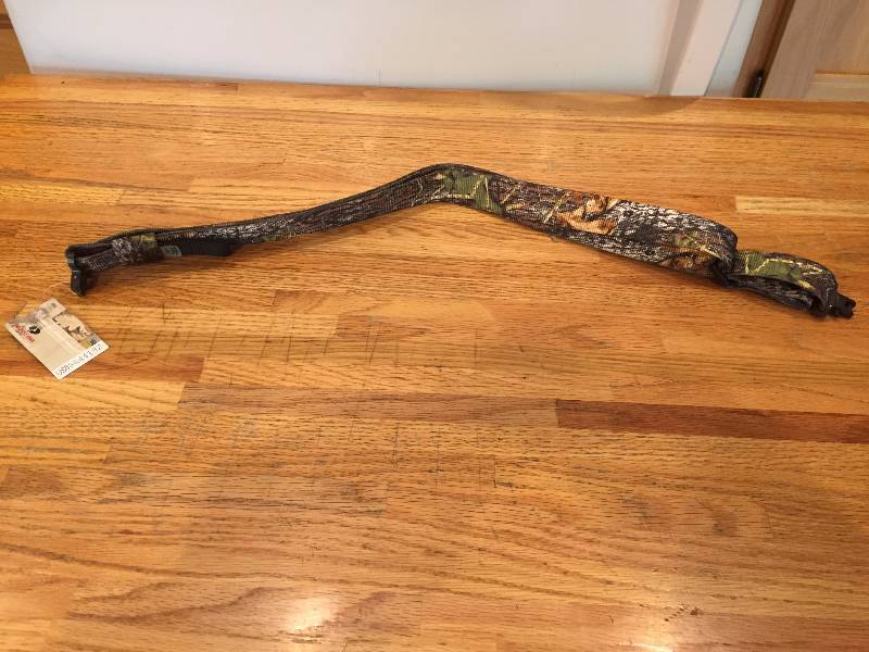 lot 73 image: Camo Sling