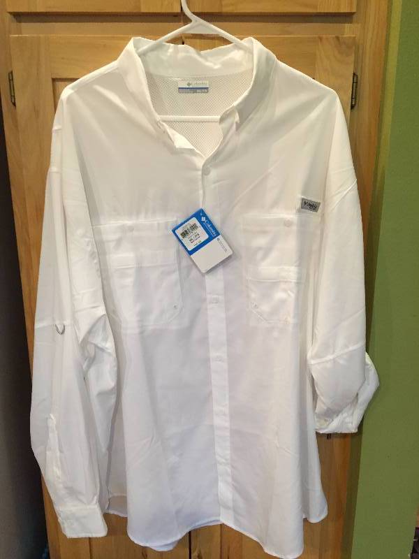 lot 129 image: Columbia Professional Fishing Gear Button Up Shirt