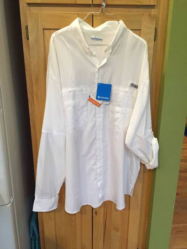 lot 146 image: Columbia Professional Fishing Gear Button Up Shirt