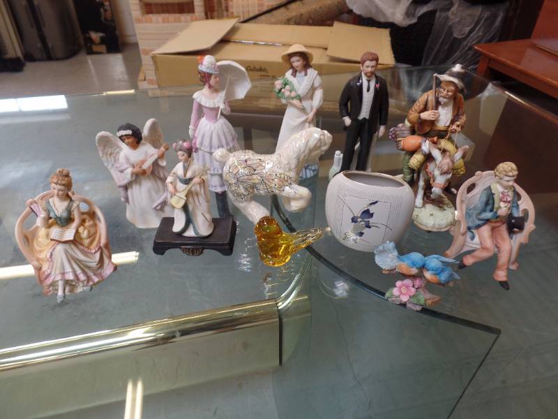 lot 618 image: Figurines