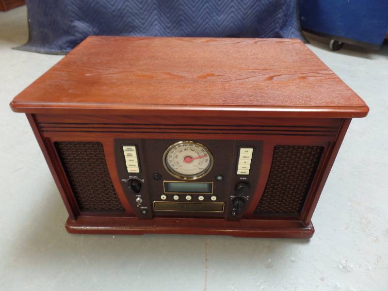 lot 623 image: Nostalgic Radio