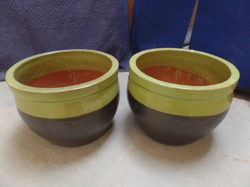 lot 626 image: Large Patio Pots