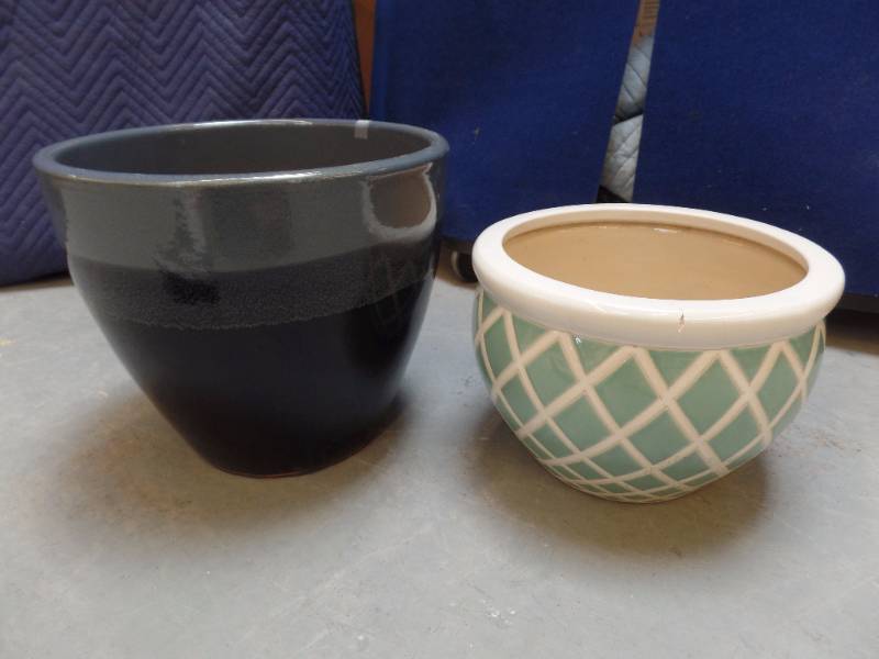lot 627 image: Ceramic Pots