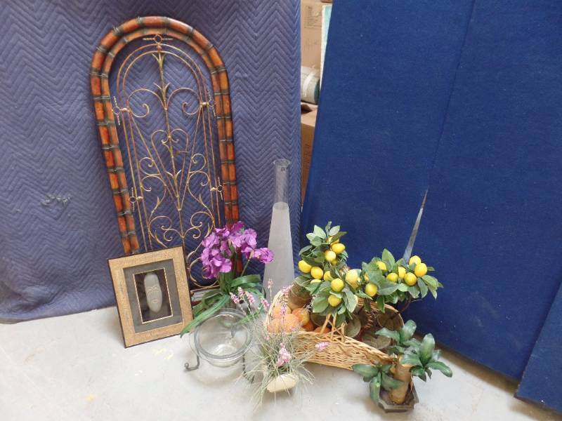 lot 631 image: Accessories