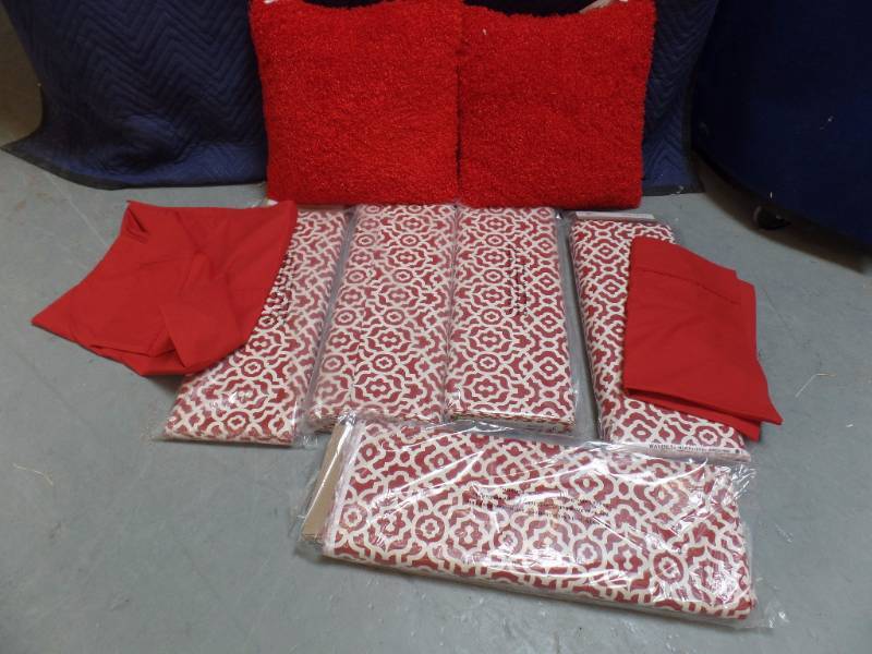 lot 634 image: Fabric and Pillows