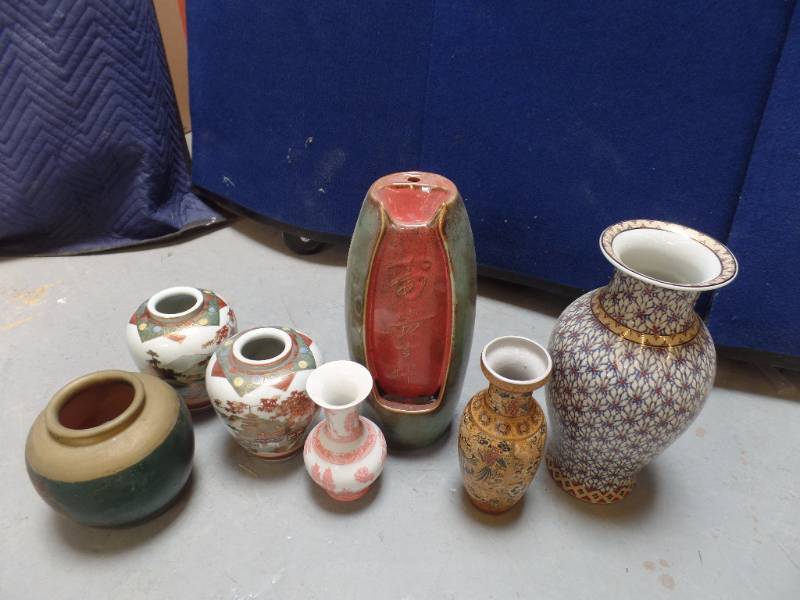 lot 653 image: Asian Design Vases and Ceramics