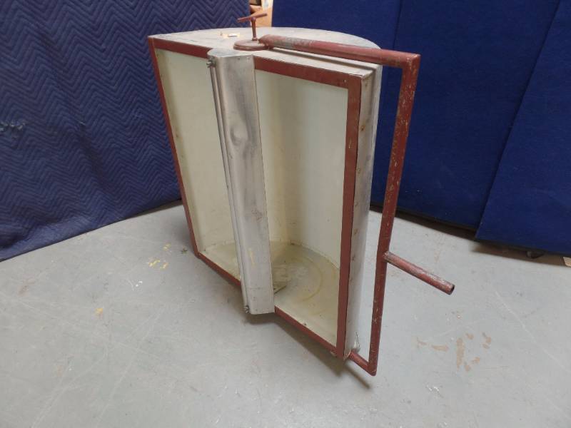 lot 663 image: Photo Scoop Light