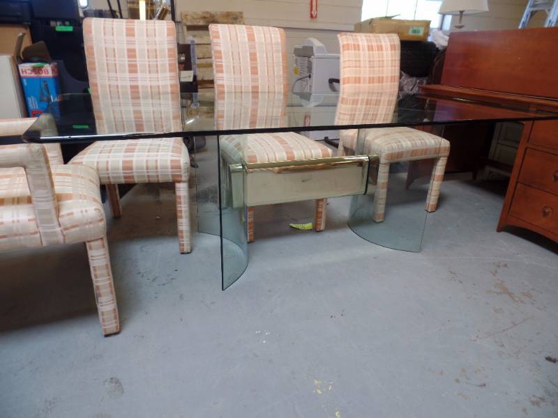 lot 681 image: Glass Dining Set
