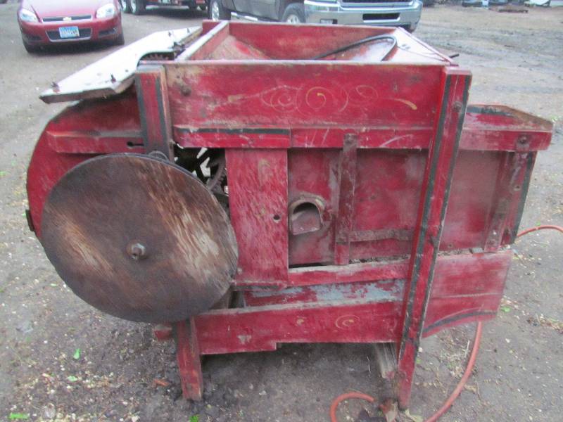 lot 48 image: Vintage Fanning Mill
