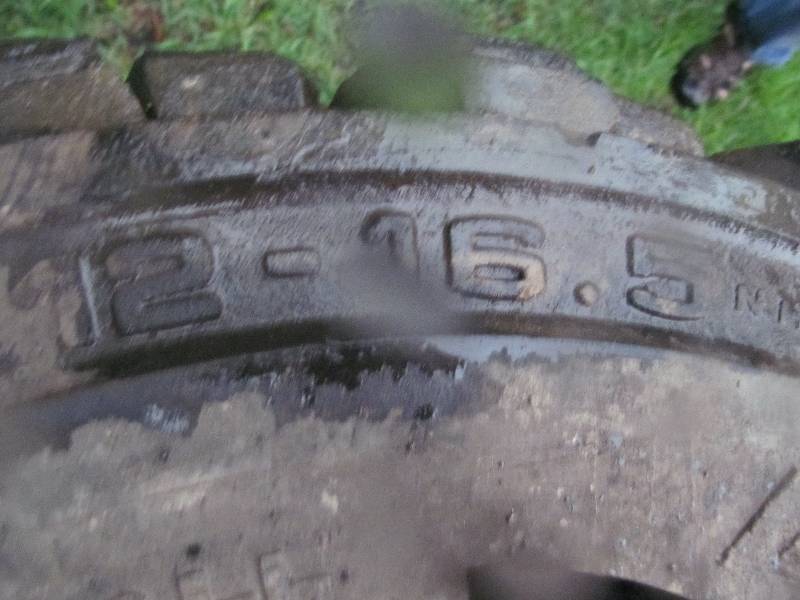 lot 14 image: Skid Steer Tires