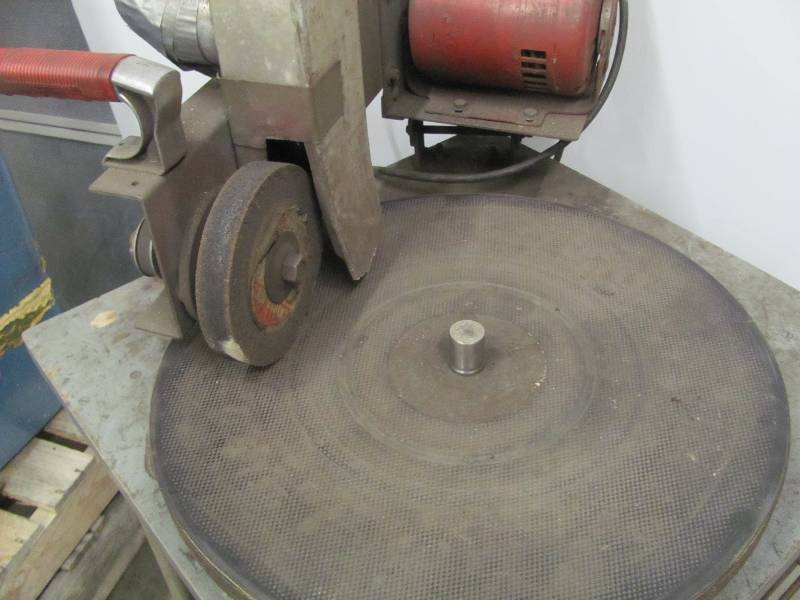 lot 9 image: Grinders