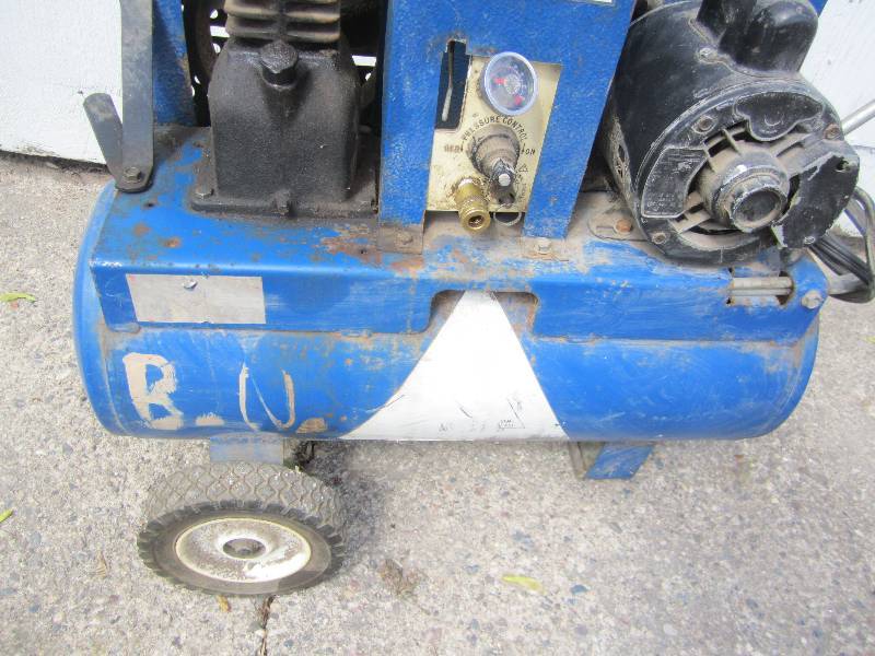 lot 5 image: Air compressor, runs quiet, Dial-O-...
