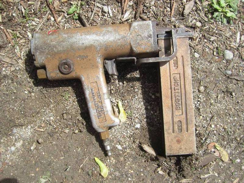 lot 13 image: Bostitch pneumatic staple gun...