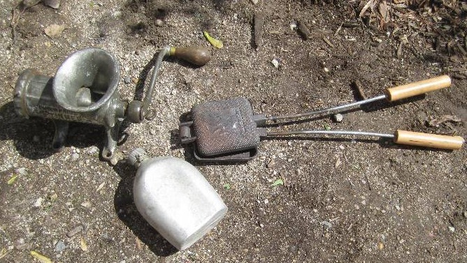 lot 15 image: Solid cast iron camp cooker, Vintag...
