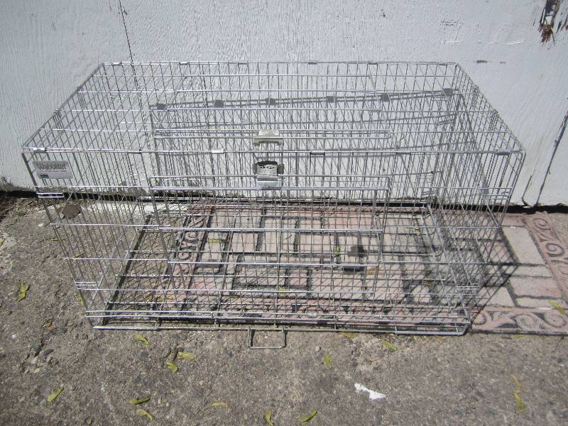 lot 17 image: Wabbitat cage or kennel, 18 x 36 x ...