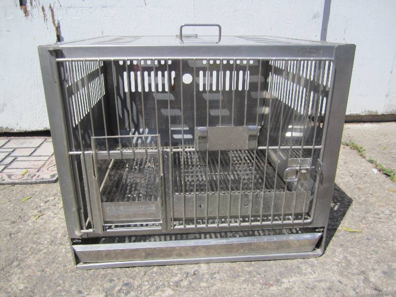 lot 19 image: Stainless steel kennel, nice qualit...