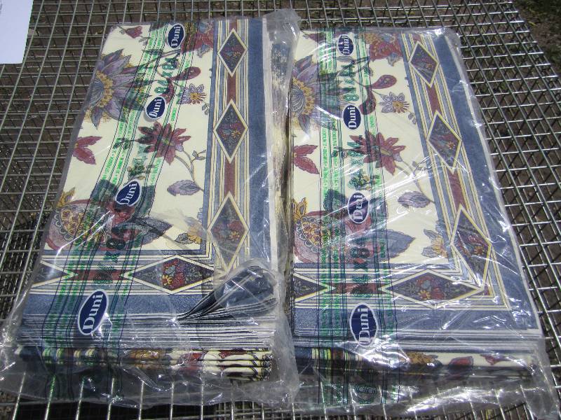 lot 27 image: Lot of approx. 36 table covers.  Th...