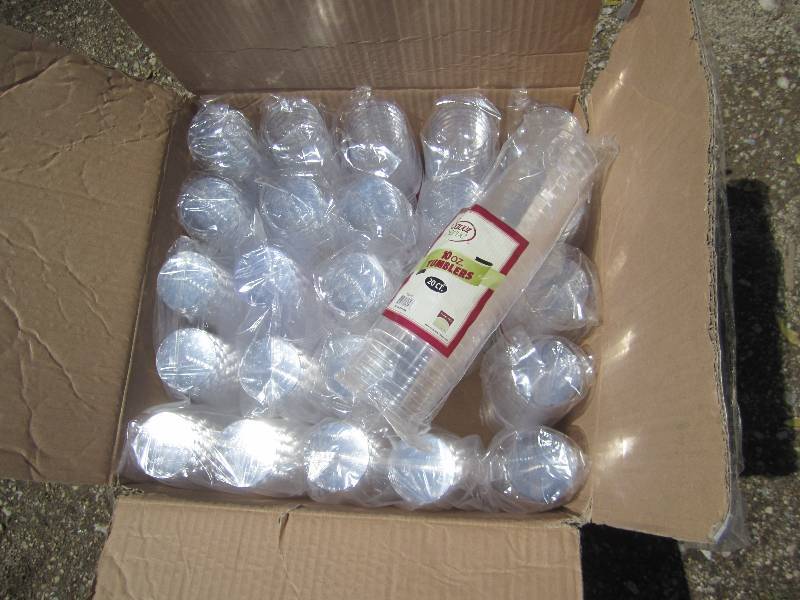 lot 29 image: Cae of clear plastic 10 oz tumblers...