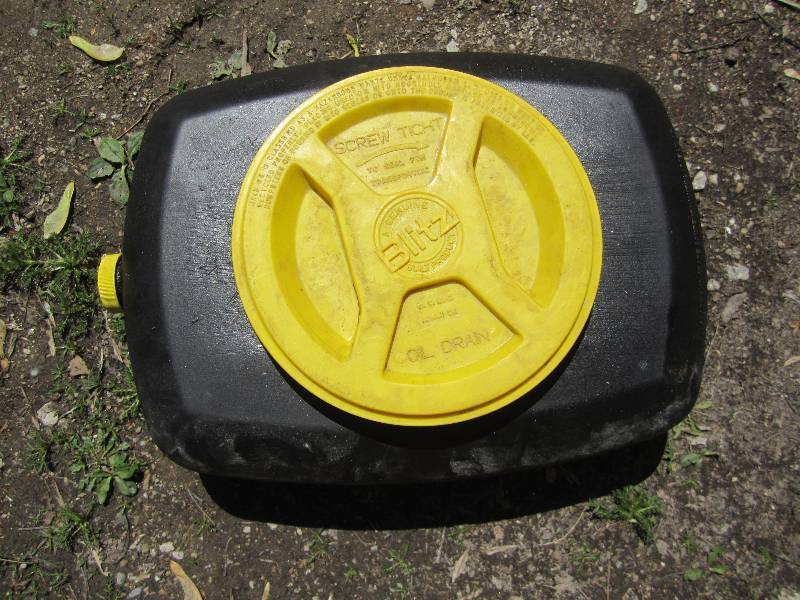 lot 30 image: Blitz seld contained oil drain pan...