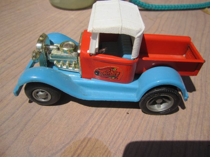 lot 31 image: Vintage tonka toy car...