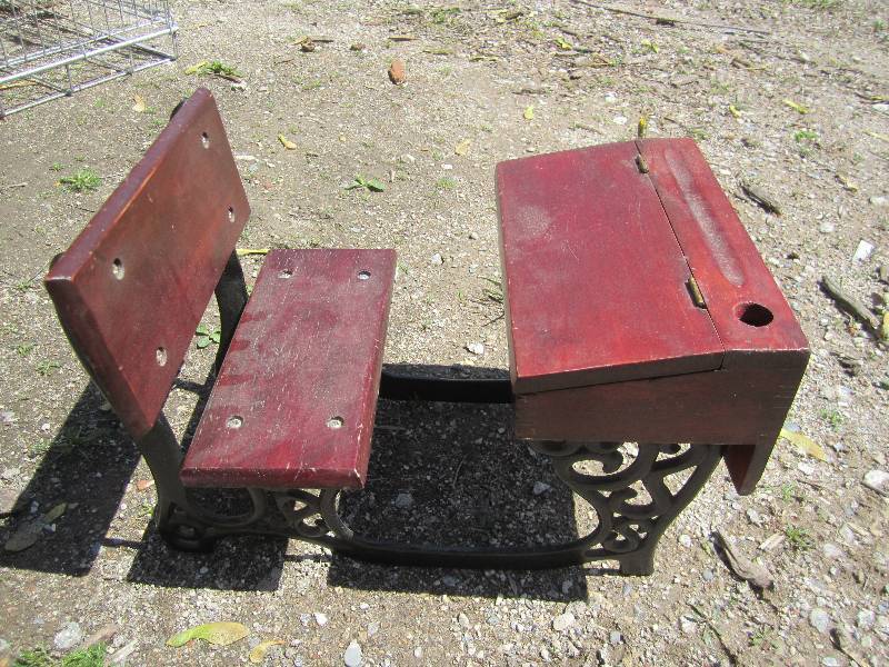 lot 35 image: Small toy school desk...