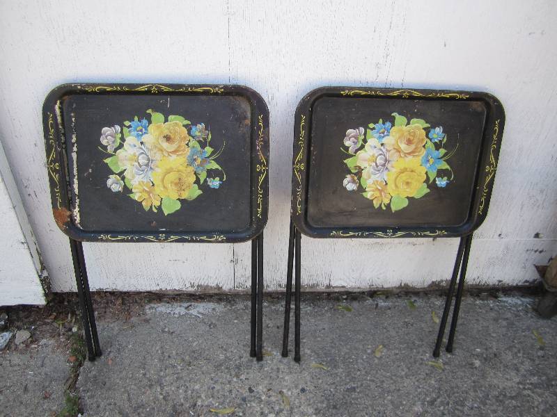 lot 48 image: 2 vintage metal TV trays...