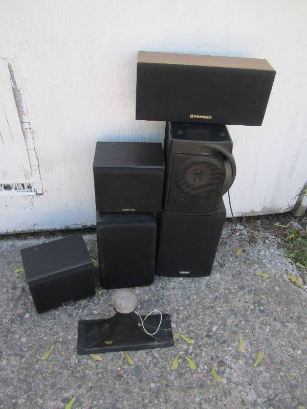 lot 57 image: lot of stereo speakers...