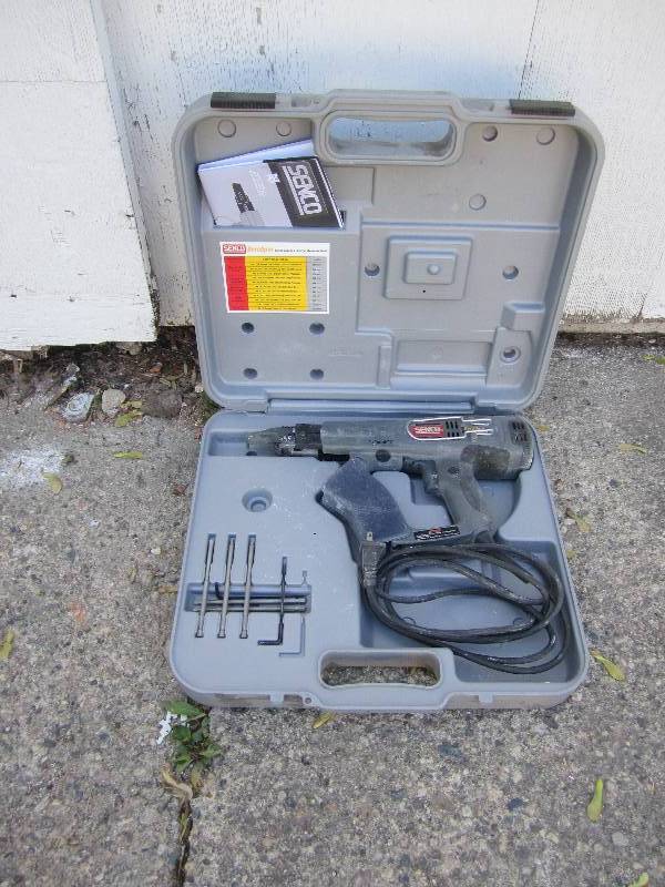lot 65 image: Senco screw Gun ...