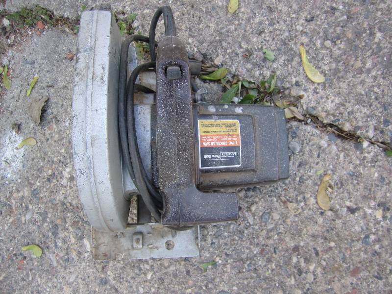 lot 69 image: Wards circular saw...