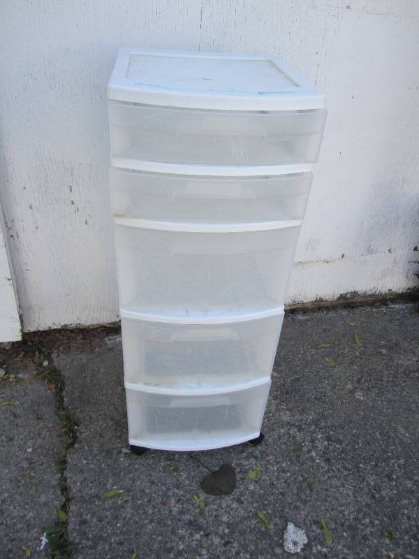 lot 71 image: Sterilite plastic storage drawers...