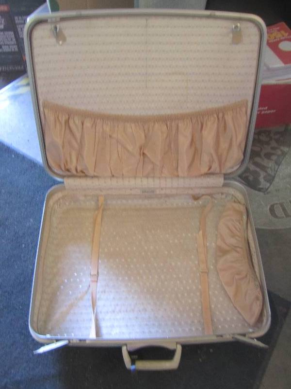 lot 78 image: olld fashioned suit case...