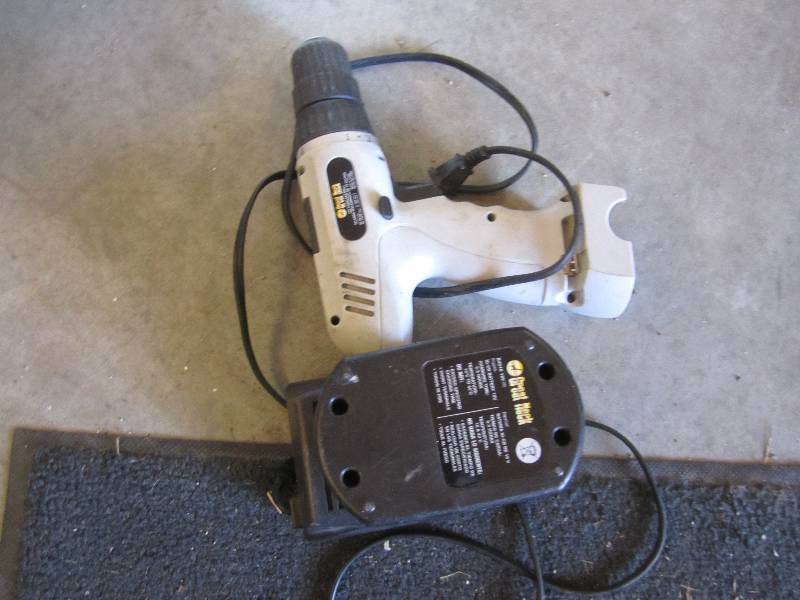 lot 83 image: great neck drill with battery and c...