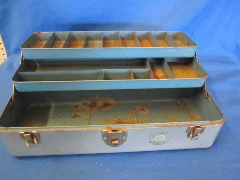 lot 101 image: Vintage metal tool or tackle box...
