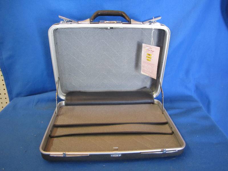 lot 104 image: Vintage Travel Master suitcase with...