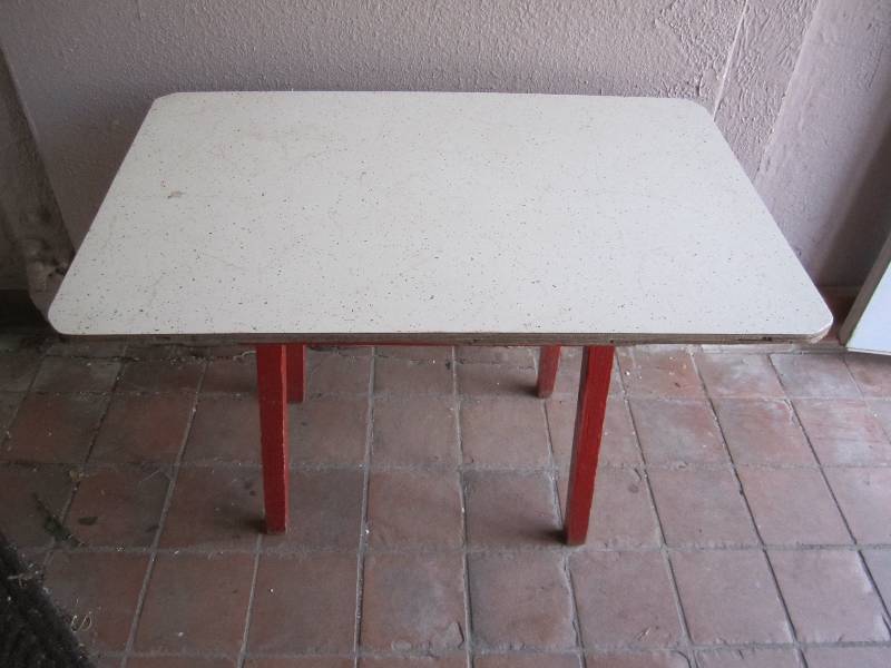 lot 114 image: Vintage formica top table, 20 x 30...