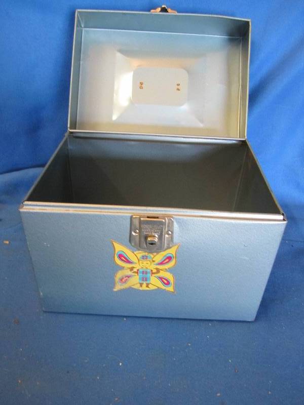 lot 116 image: Metal file box...