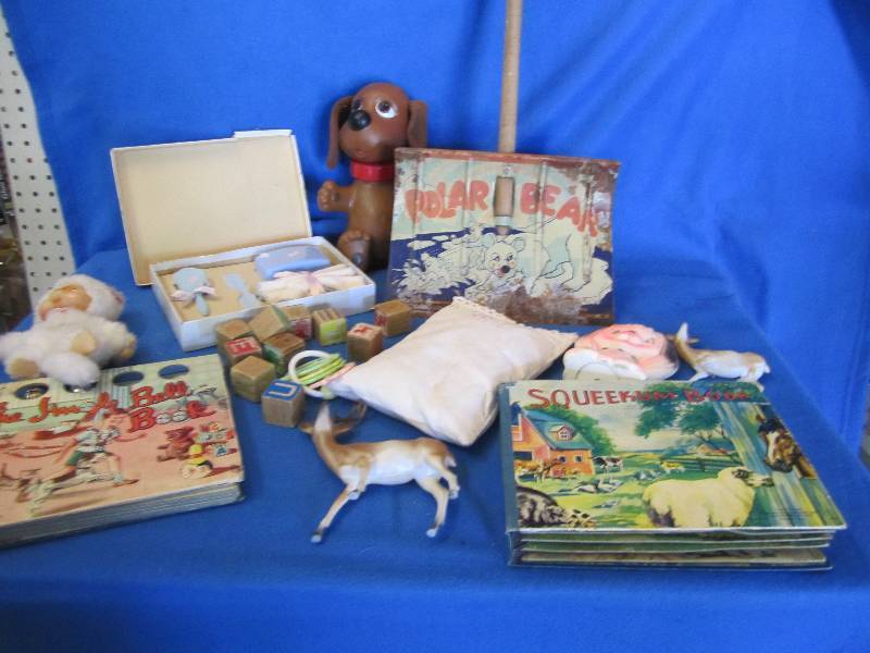 lot 119 image: Box of vintage toys...