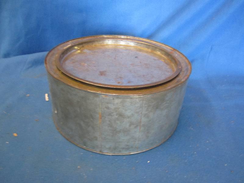 lot 121 image: Vintage metal can 1 x 5.5...