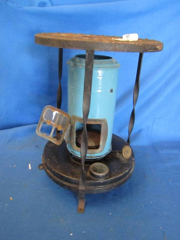 lot 124 image: Enamelware stove...