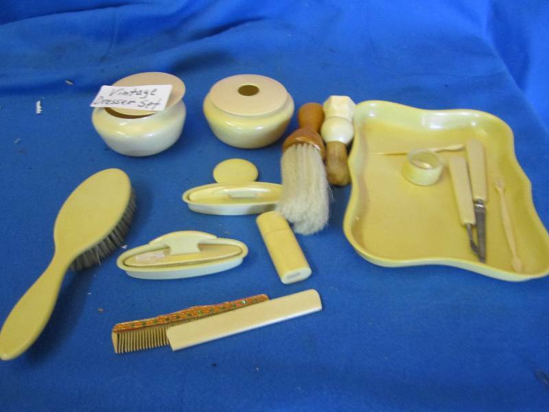 lot 128 image: Vintage dresser set...