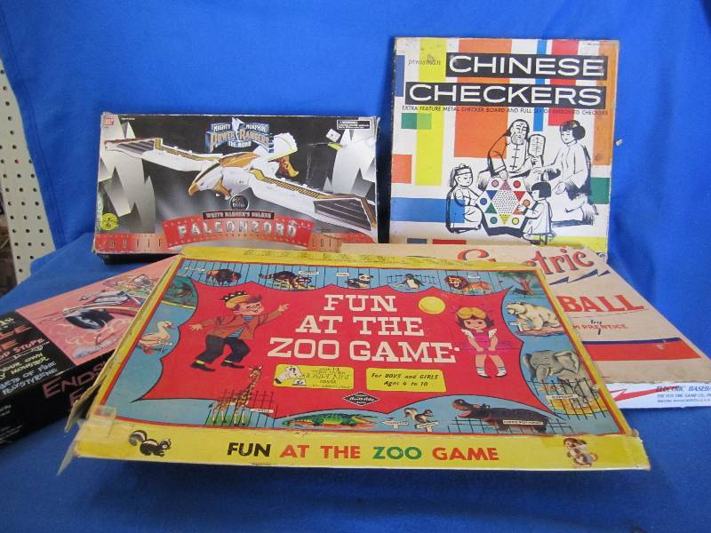 lot 136 image: Lot of board games...