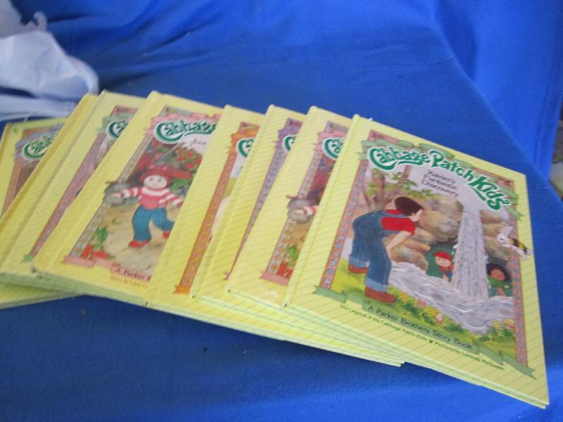 lot 141 image: Cabbage Patch kids books...