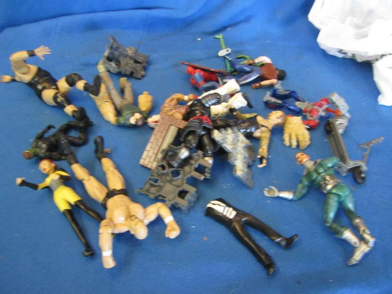 lot 145 image: Lot of action figures...