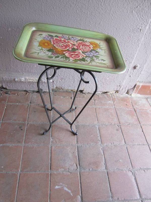 lot 149 image: Metal serving tray on folding metal...