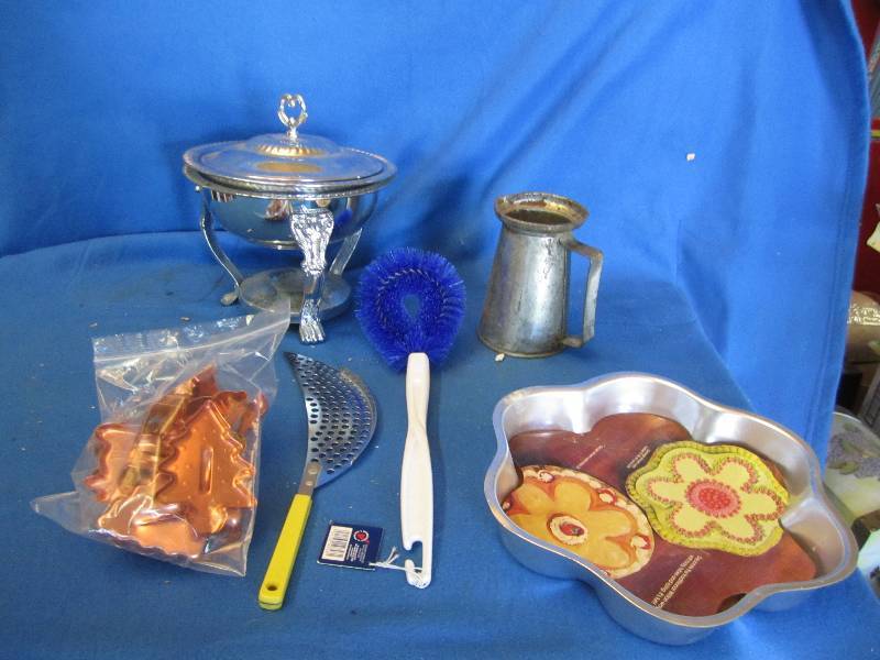 lot 155 image: Vintage kitchen ware...