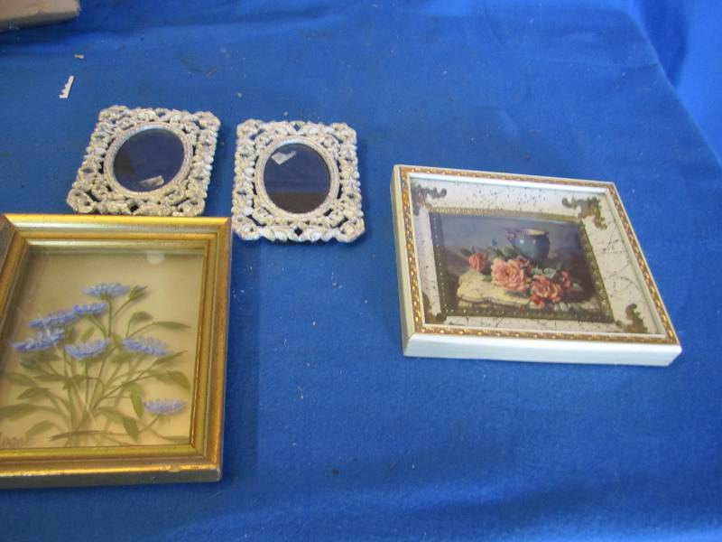 lot 157 image: Lot of vintage frames...