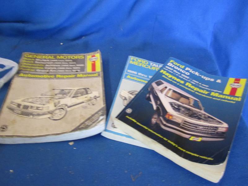 lot 160 image: Haynes car and truck manuals...
