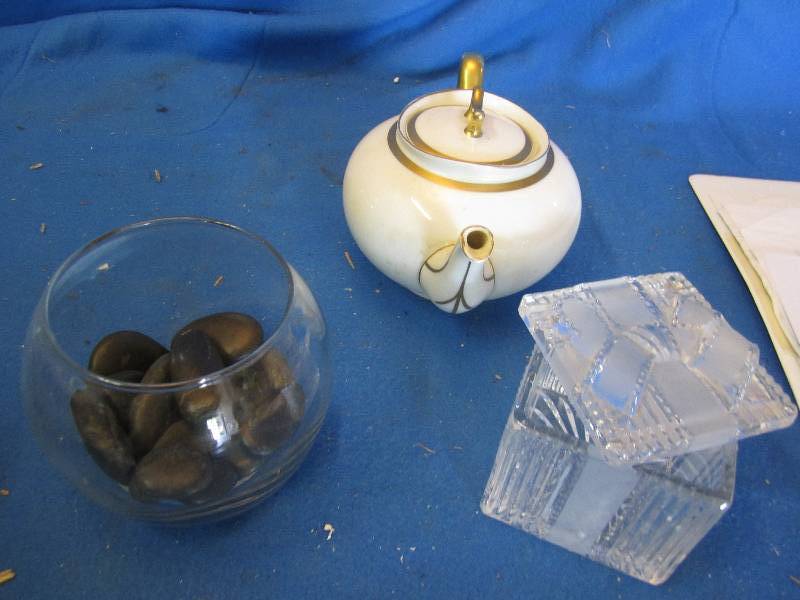 lot 87 image: Bavarian china set...